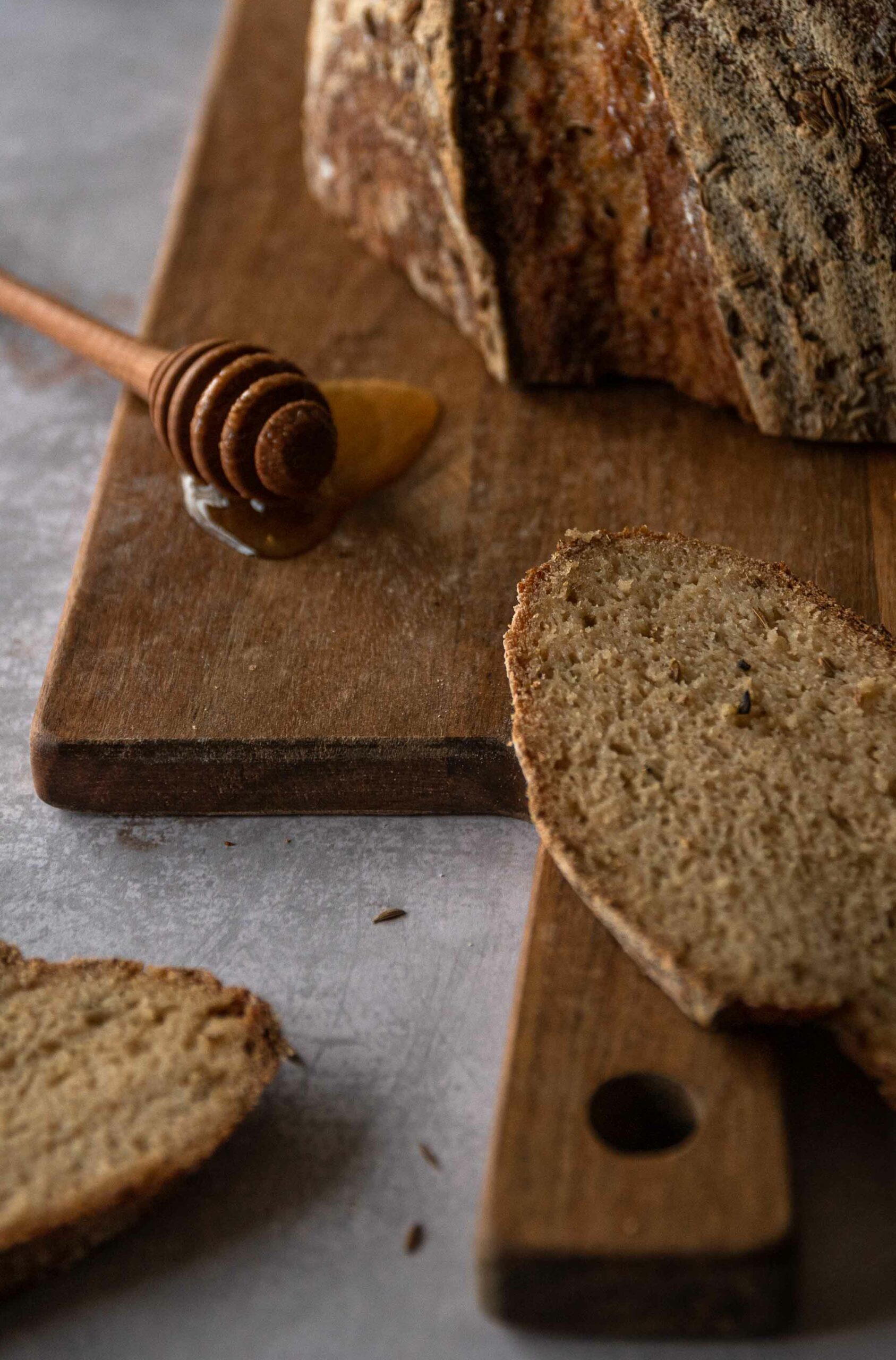 glutenfreies Brot mit Kümmel und Honig